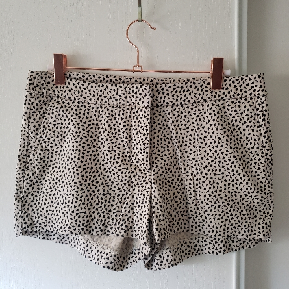H&M, Black & White, Polka Dot Print Shorts. Size 8. - Picture 2 of 12